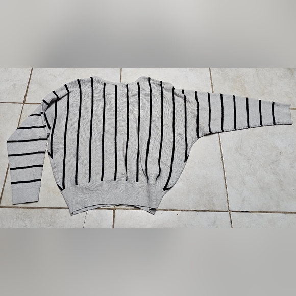 Anthropologie philosophy sweater top large - Picture 1 of 5